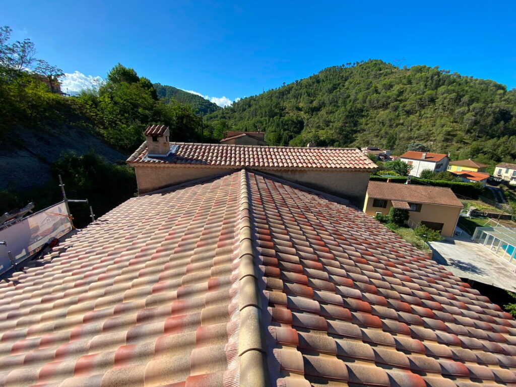 Toiture de 150 m&sup2; enti&egrave;rement r&eacute;nov&eacute;e &agrave; L'Escar&egrave;ne